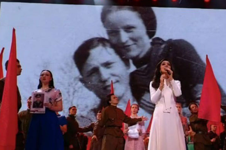 «Уроки истории»: кто ответит за фотографию Бонни и Клайда на концерте в Кремлевском дворце