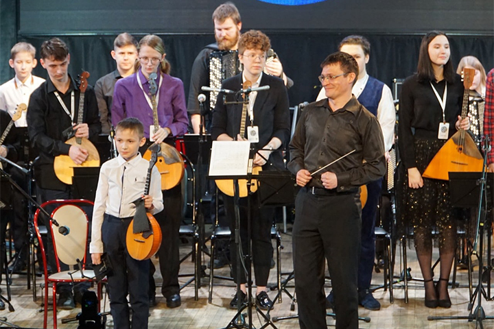 В Белом Яре выступит звездный оркестр народных инструментов