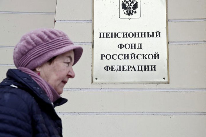 Стало известно, кому в России поднимут пенсии с июня