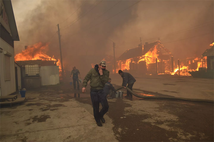 Следователи опубликовали видео осмотра пожарища в Уяре