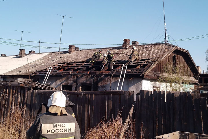 В Черногорске из-за поджога сгорел барак 