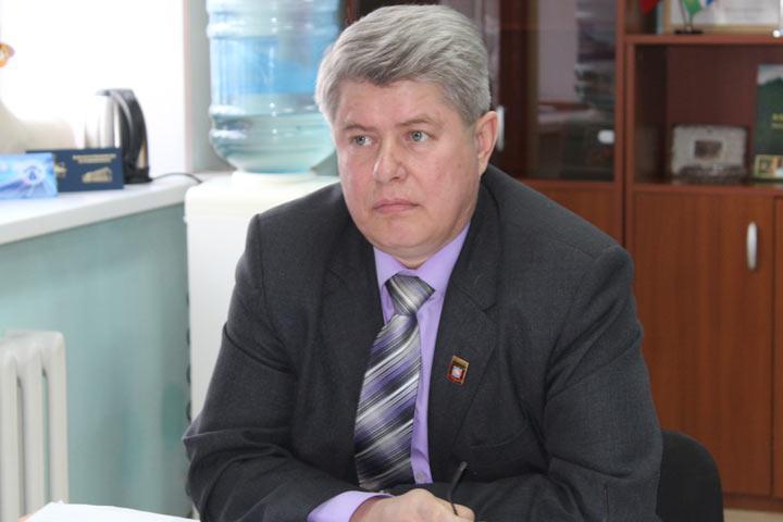 Неизвестно, на что тратит зарплату глава Таштыпского района Хакасии