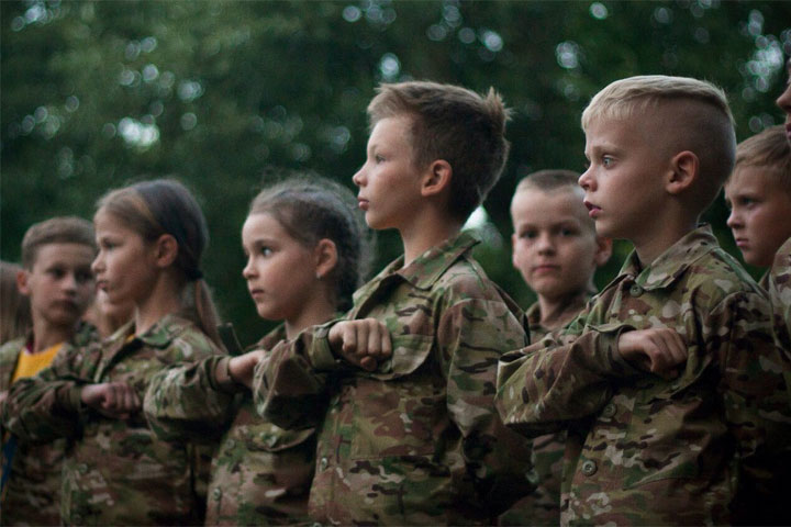 «Азов»* вербует детей и воспитывает из них снайперов. ФОТО