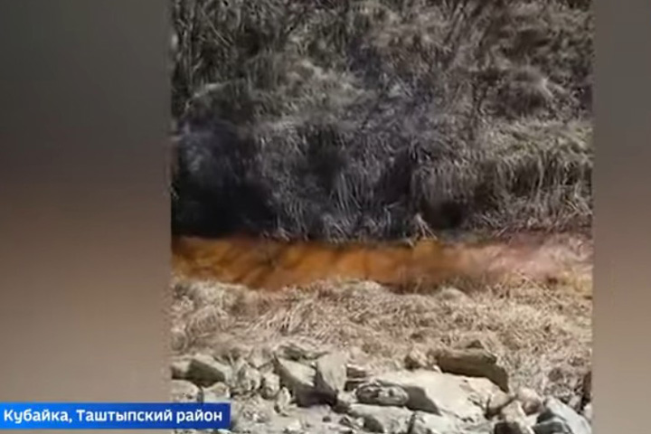 В реку Кубайку в Хакасии сливают нечистоты