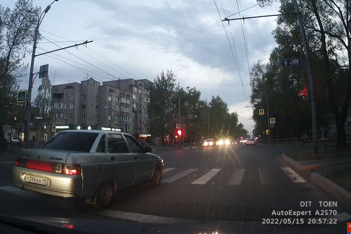 На перекрестке Пушкина - Вяткина водитель презрел светофор