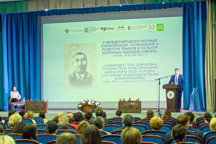 Глава Хакасии вручил государственные награды ученым