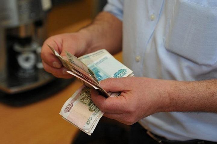 В Хакасии 20-летний работник вывел со счетов сотовой компании 700 тысяч и сбежал