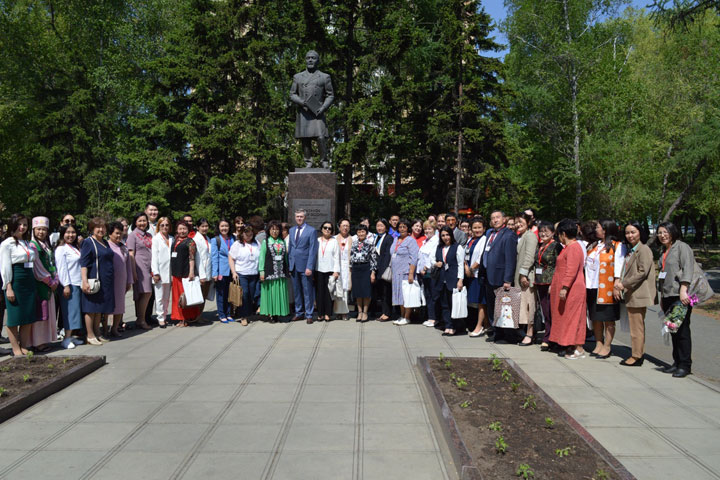 В Аскизе откроют памятник Николаю Катанову