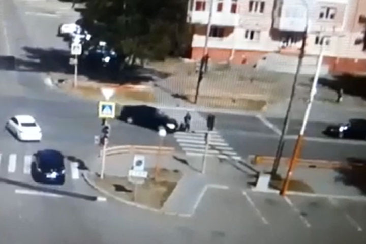 В Абакане по Стофато пенсионер на Toyota Camry сбил женщину-пешехода