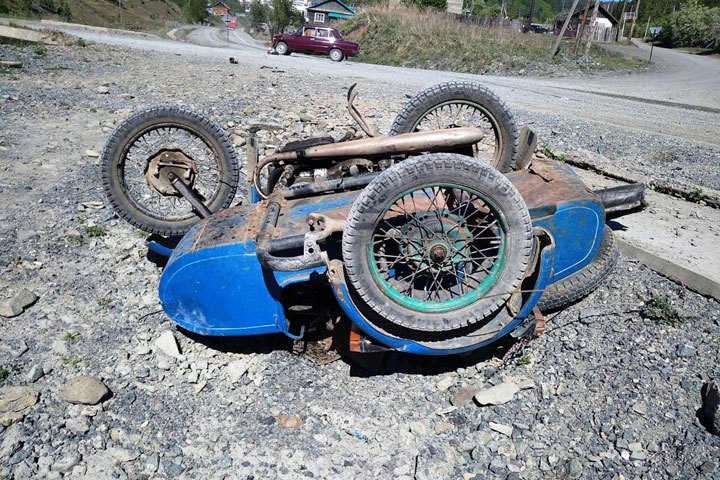 В Коммунаре столкнулись мотоцикл и легковушка, пострадал 17-летний подросток