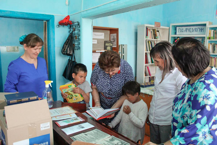 В Хакасии «Единая Россия» пополнила книжные фонды сельских библиотек