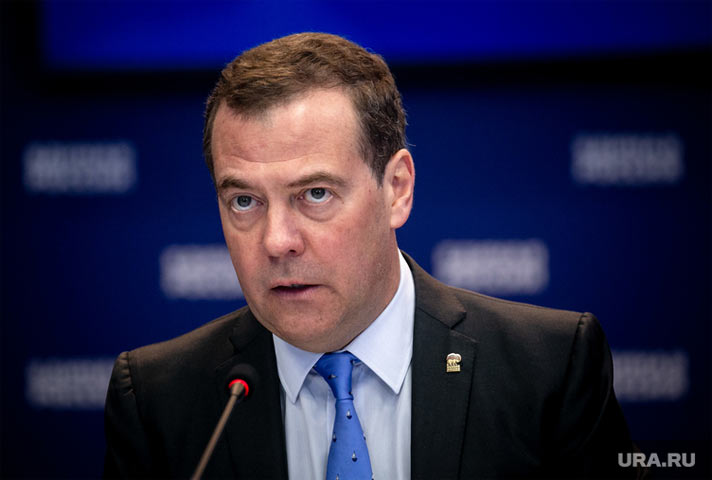 Медведев потребовал ужесточить наказание иноагентам. «Хватит миндальничать»