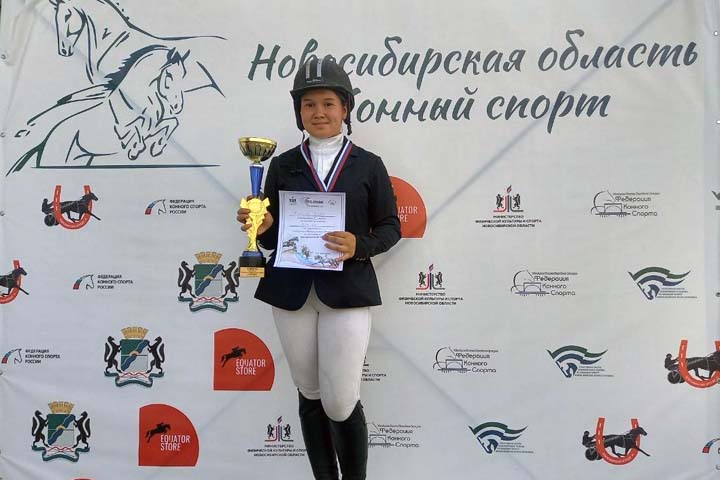 Спортсменка из Хакасии – серебряный призер Первенства Сибири по конному спорту