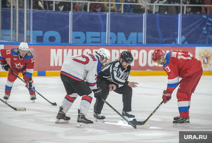 Сборную России по хоккею намерены отстранить от игр еще на сезон