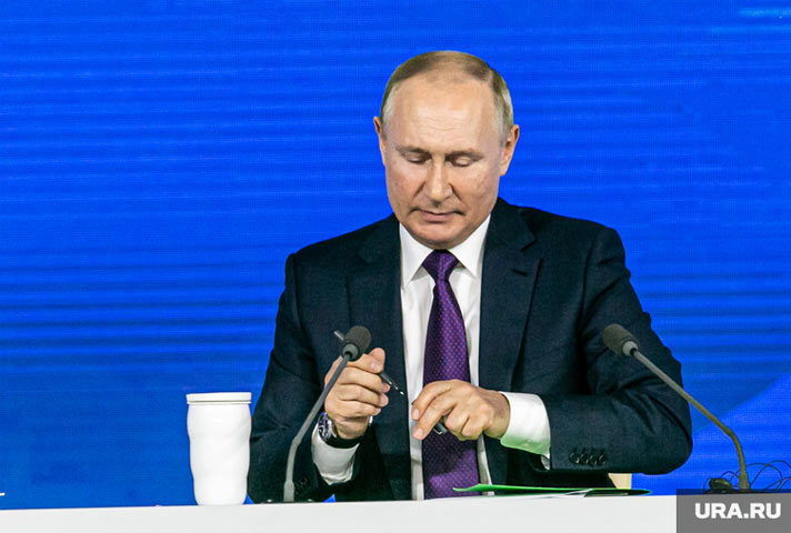 Путин включил нового главу МЧС в состав Совета безопасности