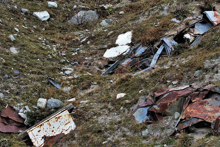 В Хакасии главу сельсовета заставили убрать мусор на кладбище 