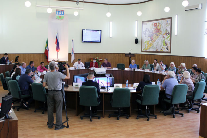 В Абакане прошла очередная сессия Совета депутатов