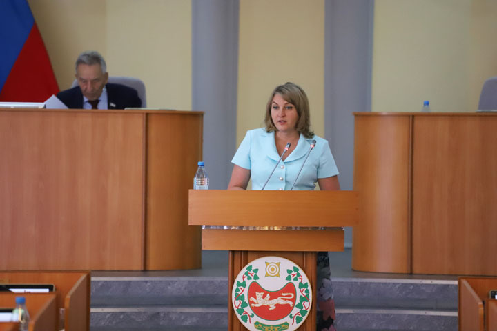  «Исполняем мы закон или нет?» - спикер парламента Хакасии спросил с замглавы за ЖКХ
