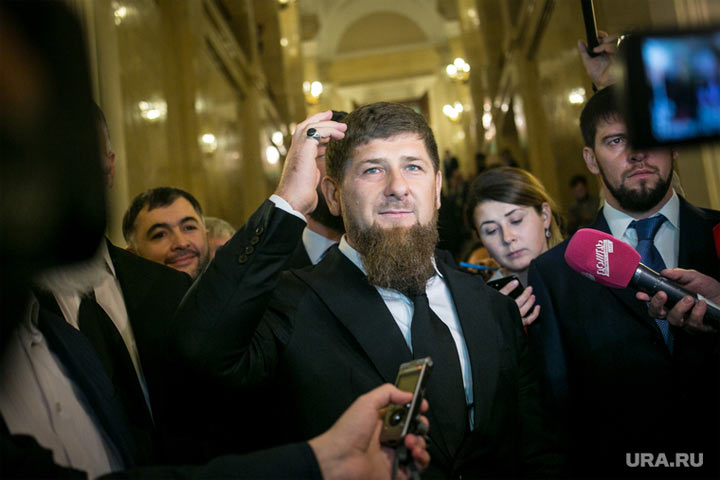 Кадыров призвал Зеленского сдаться. «Подними руки и выйди на площадь»