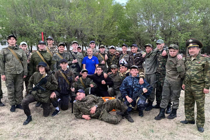 Старшеклассников и студентов Ширинского района собрали в военно-патриотическом лагере