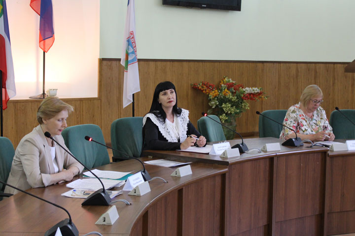 Татьяна Карташова: Стоимость льготных путевок в пришкольные лагеря возмещается из ресбюджета