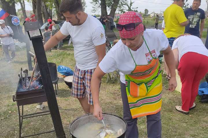 В День России в Абакане прошел фестиваль ухи «Семейная FISHка»