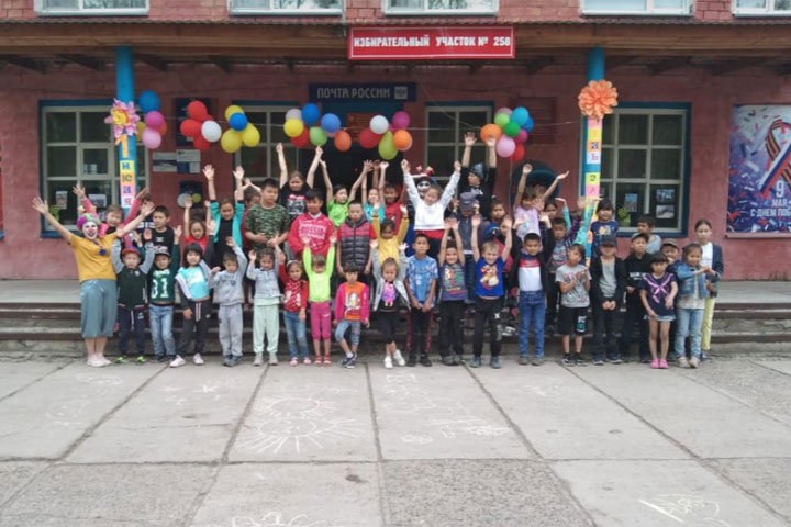 Школьники Хакасии проводят лето с пользой и безопасно