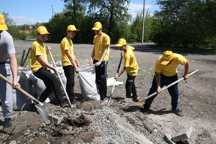 Более 80 подростков Хакасии получат трудовые навыки в отрядах СУЭК