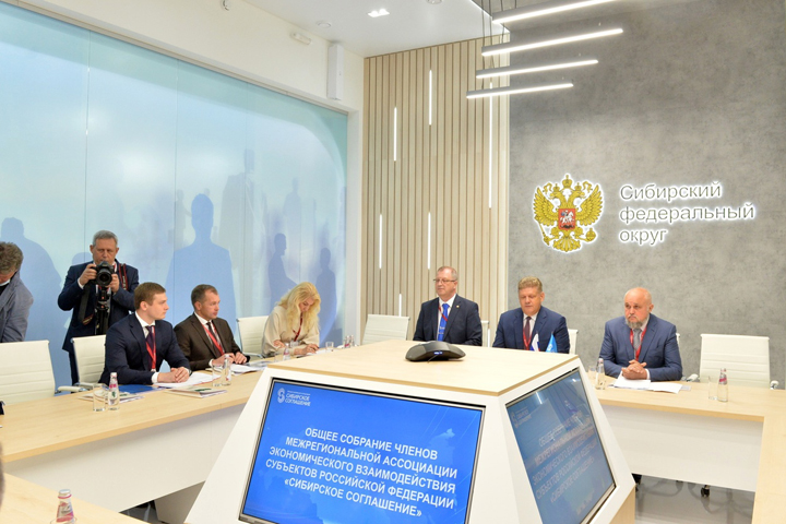 Глава Хакасии вместе с полпредом СФО и руководителями субъектов Сибири утвердили проект МАСС
