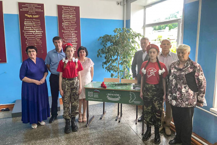 В Боградской средней школе установили «Парту героя» в память об участнике войны