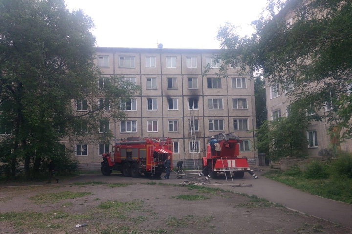Пожар в Саяногорске показали на фото