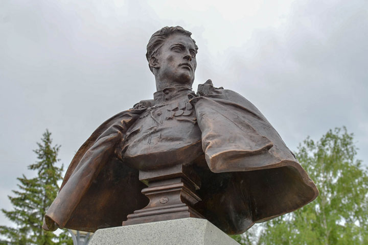 В Таштыпе увековечили память Героев Советского Союза 