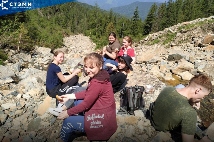 Тайга и горы знакомят студентов СТЭМИ с природной медициной