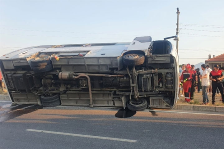 В Турции автобус с российскими туристами врезался в бетономешалку