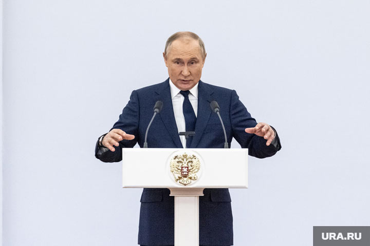 Путин поручил чиновникам отдавать дорогие подарки государству