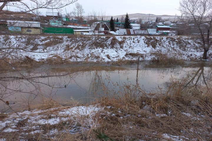 В Ширинском районе образовалось зловонное озеро