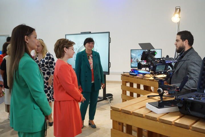 Московская гостья оценила Школу креативных индустрий в Хакасии