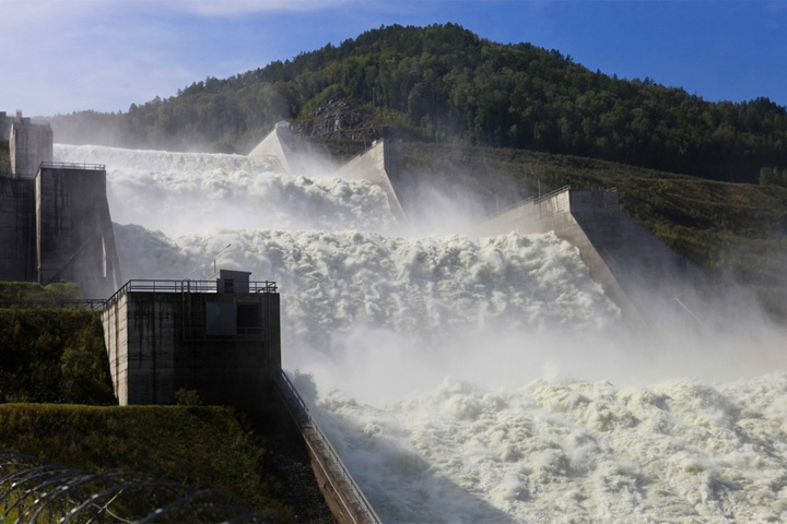 Будем ли фотографироваться на фоне водопадов Саяно-Шушенской ГЭС