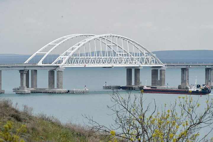 В Госдуме предупредили Киев о сокрушительном ответе на попытки ВСУ атаковать Крымский мост