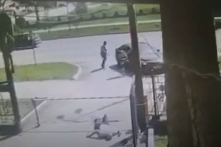 В сети появилось видео убийства мужчины в автомобиле