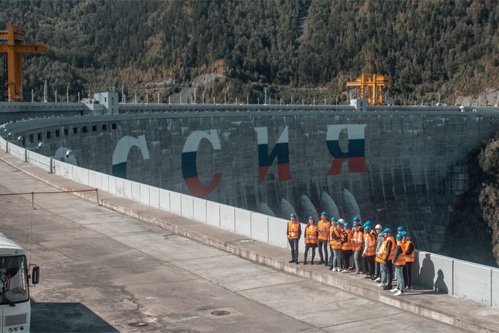 Экскурсии по Саяно-Шушенской ГЭС в Хакасии продолжили 