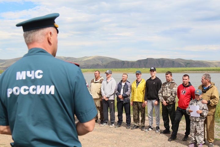 Пожарные и горноспасатели Хакасии соревновались в рыбной ловле