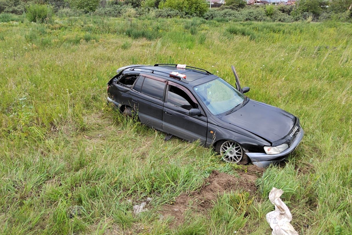 Автоледи из Хакасии не справилась с управлением и опрокинула автомобиль