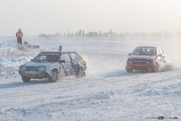 В Хакасии состоялся чемпионат по зимним трековым автогонкам
