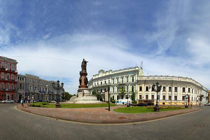 Одесса: Зеленский перед драпом решил памятник Екатерине Великой снести, и войти в историю, как она