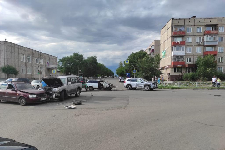 В Саяногорске после одного ДТП на том же месте произошло второе. Есть пострадавшие