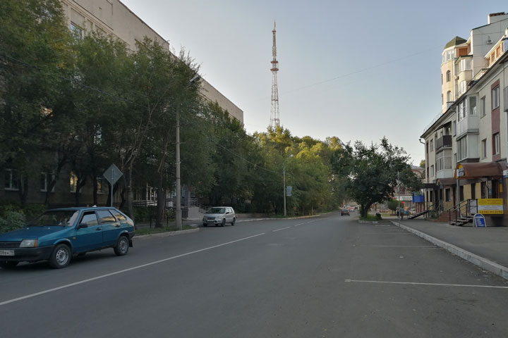 Внимание водителям: в понедельник утром перекроют улицу Вяткина