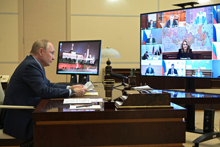 Путину доложили о высоких ценах на COVID-тестирование в Хакасии