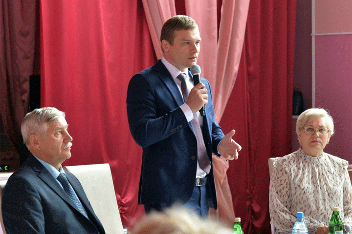 Глава Хакасии встретился с жителями 9-го поселка Черногорска