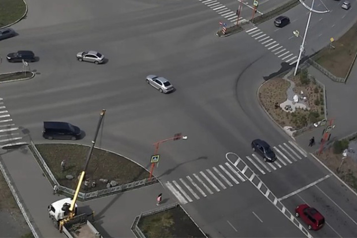 В Хакасии разыскивают водителя, пошедшего на сумасшедший маневр - видео